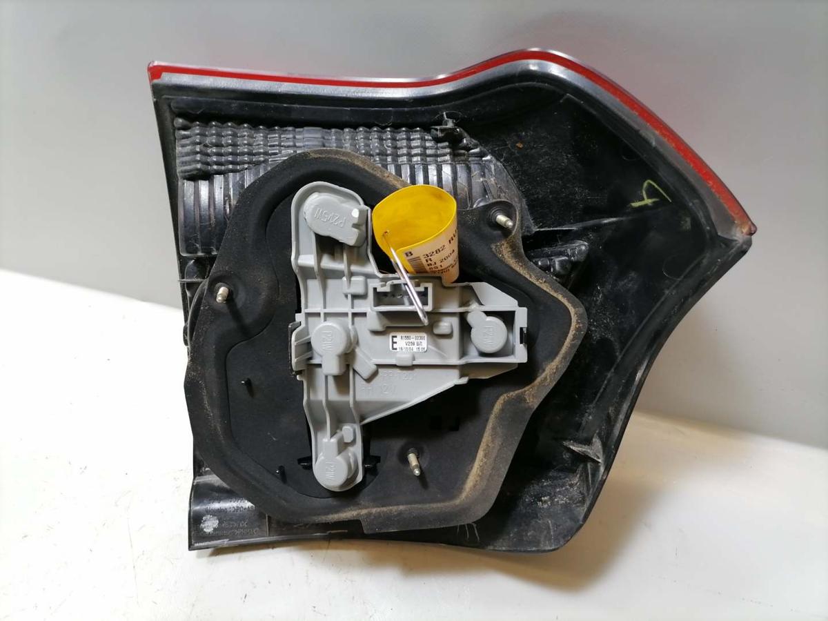Toyota Corolla E12 original Rücklicht Rückleuchte Schlussleuchte links Fließheck Bj.2004